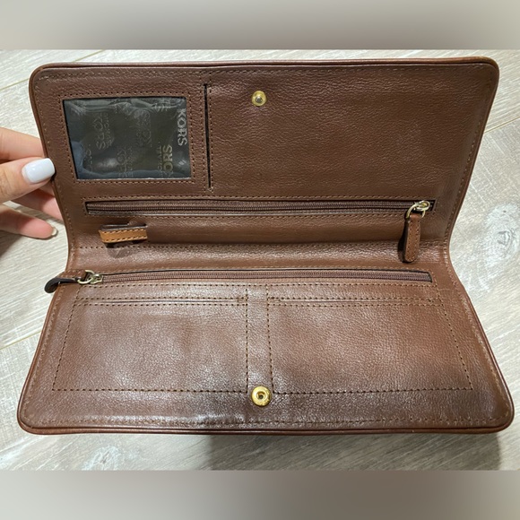 Authentic Michael Kors Monogram Vintage-Looking Clutch/Wristlet - Picture 2 of 4